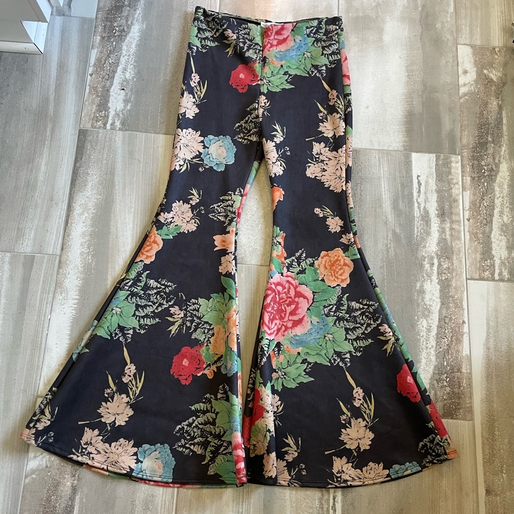 Bucketlist new boho flare pants size large